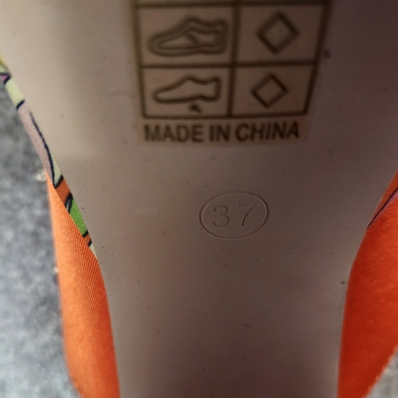 Multi color Heels - Picture 4 of 9